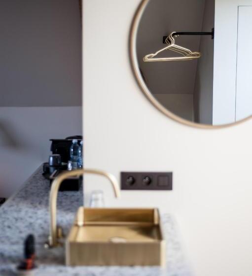 סוויטה עם מרפסת, B Guest Sleep & Retreat