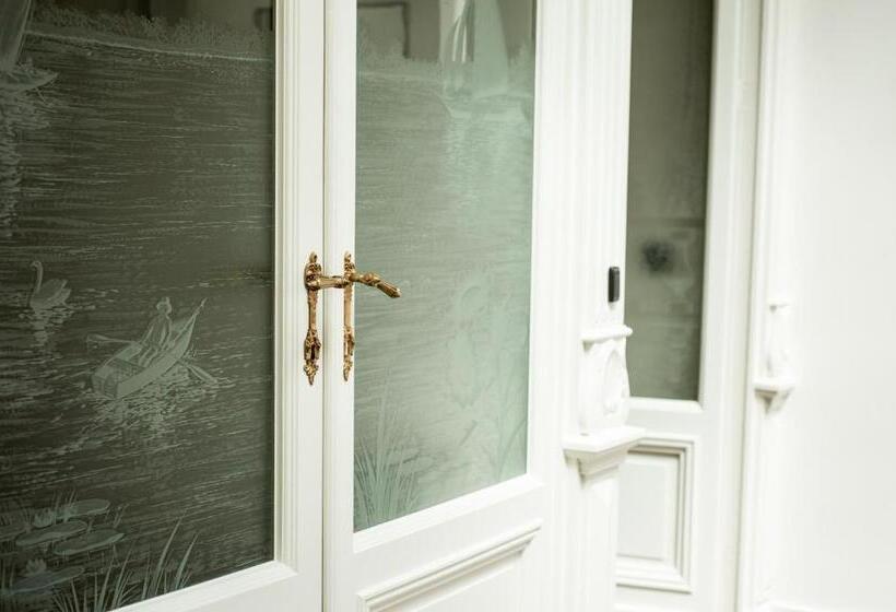 סוויטה עם מרפסת, B Guest Sleep & Retreat