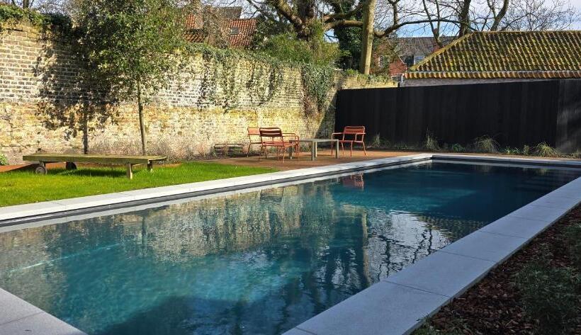 סוויטה עם מרפסת, B Guest Sleep & Retreat