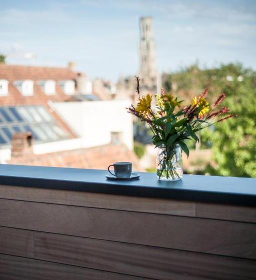 סוויטה עם מרפסת, B Guest Sleep & Retreat