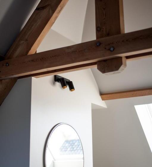 סוויטה עם מרפסת, B Guest Sleep & Retreat