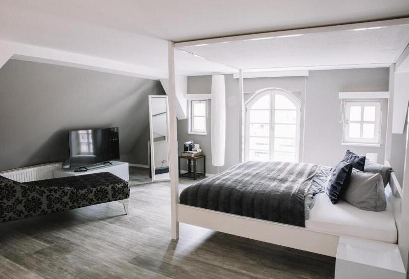Люкс, Boutique Hotel Pfauen