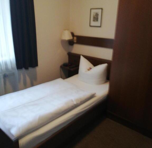 スタンダードルーム, Alex Herbermann