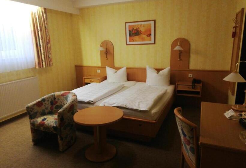 スタンダードルーム, Alex Herbermann