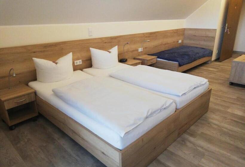 スタンダードトリプルルーム, Alex Herbermann