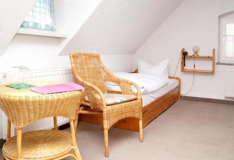 غرفة قياسية ثلاثية, Alt Coswigerhof