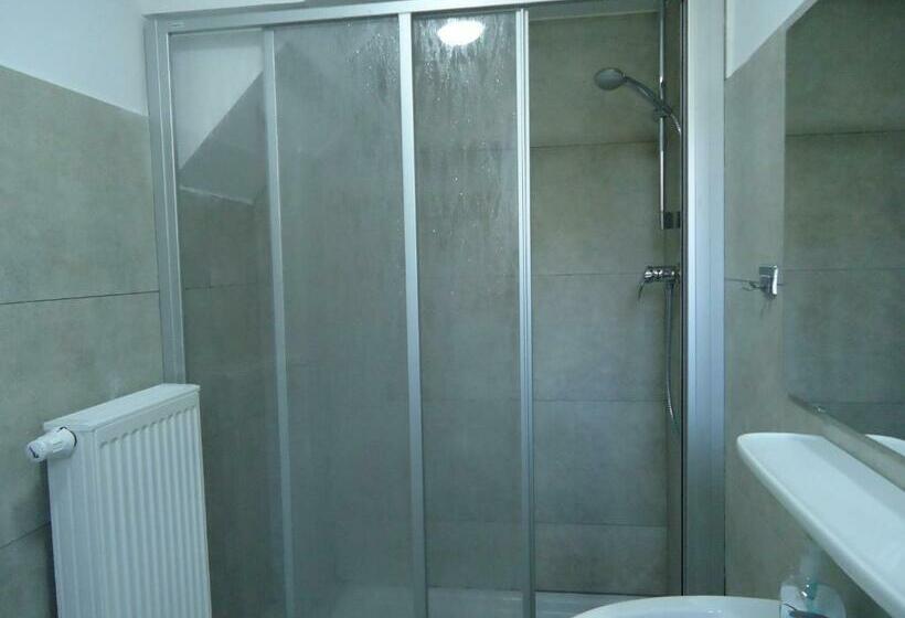 标准间, Am Schloss