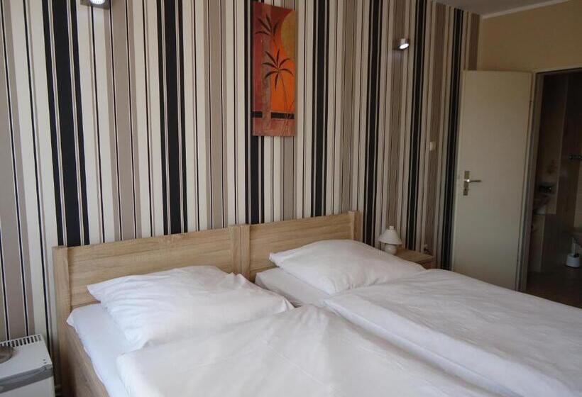 标准间, Am Schloss