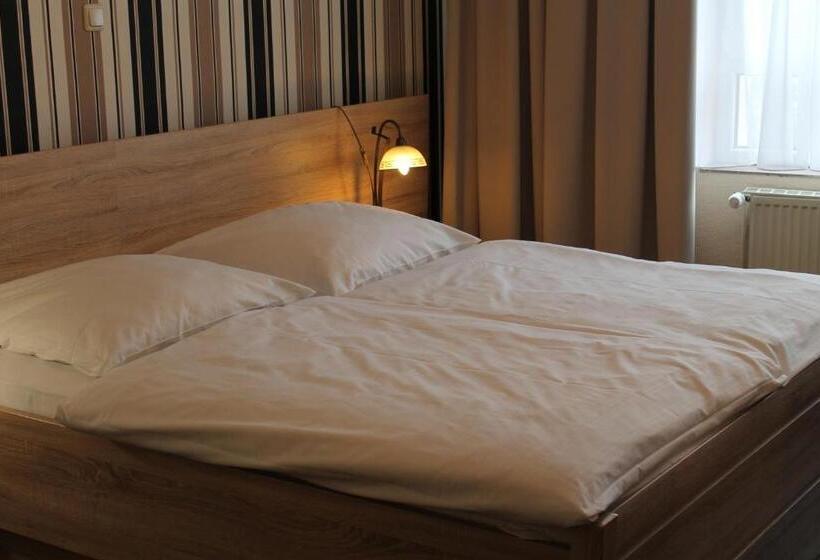 标准间, Am Schloss