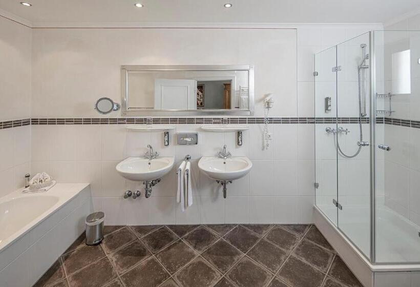 Номер Superior, Arador