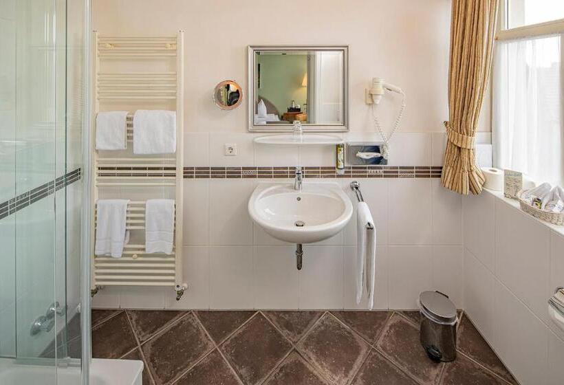 Номер Superior, Arador