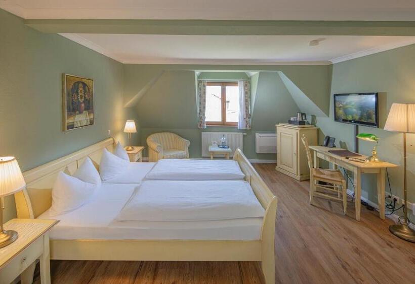 Номер Superior, Arador