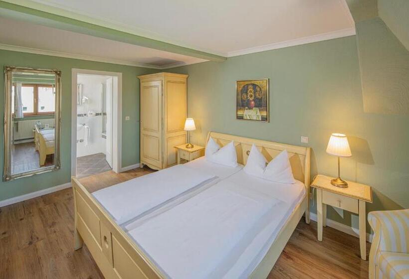 Номер Superior, Arador