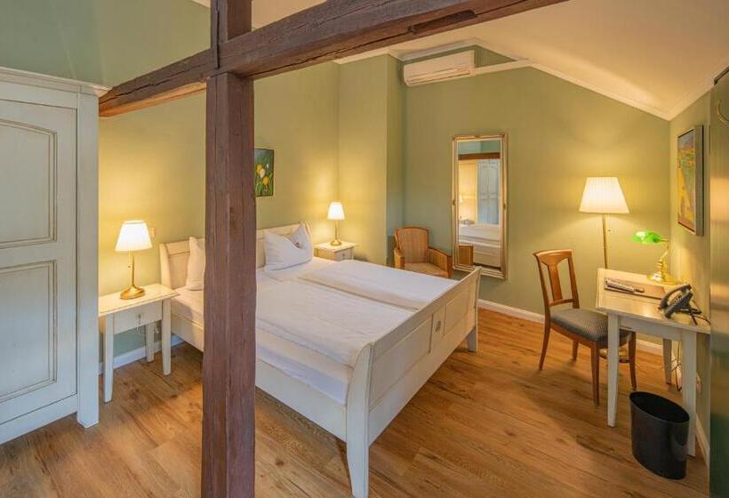 Номер Superior, Arador