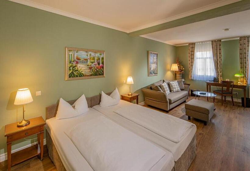 Полулюкс, Arador