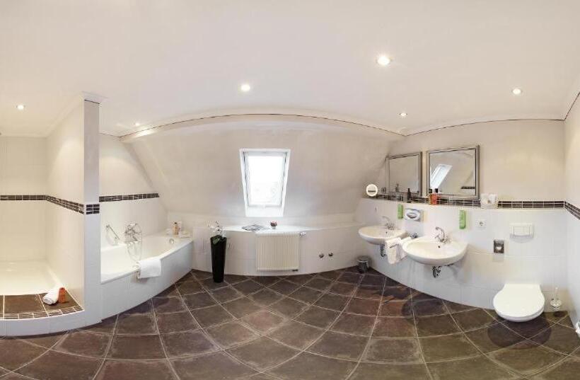 Номер Superior, Arador