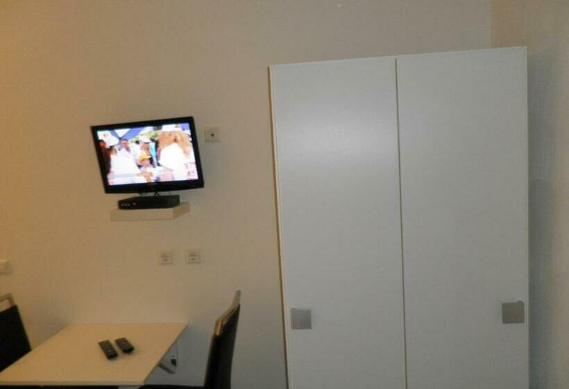 スタンダードルーム, Astra