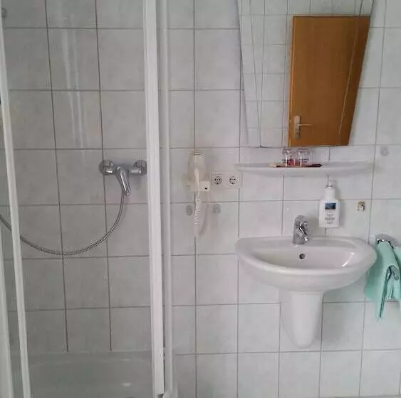 Standard Yhden Hengen Huone, Der Quellenhof