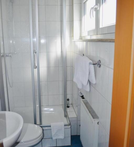 اتاق عادی, Discovery