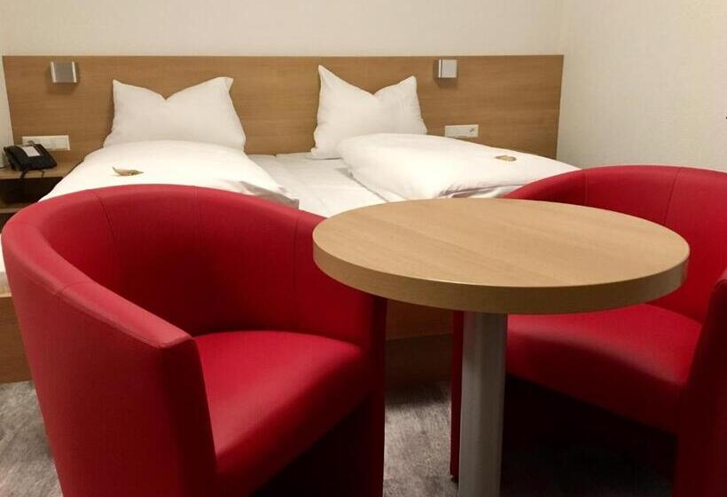 컴포트 룸, Engel