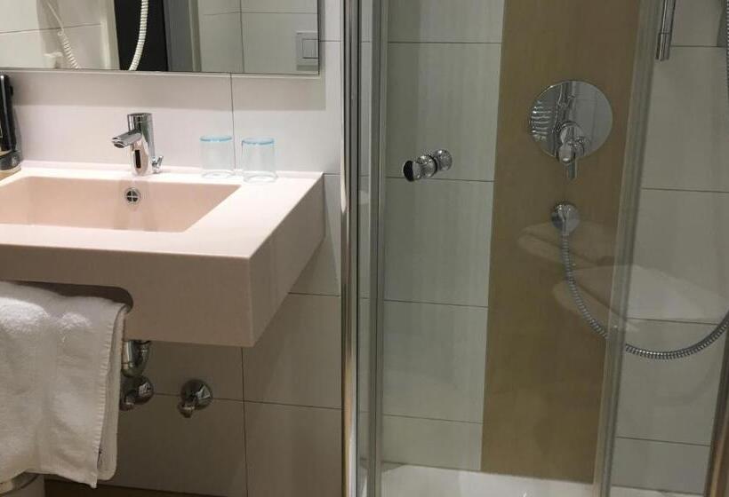 이코노미 룸 더블 침대, Engel