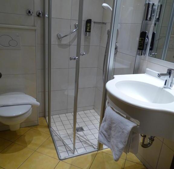 이코노미 룸, Engel