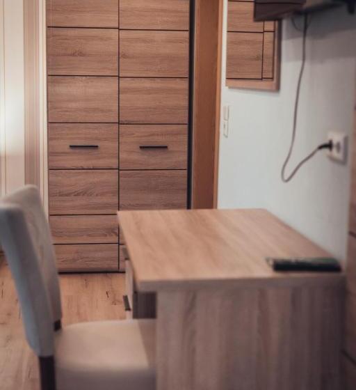 غرفة قياسية ثلاثية, Gasthof Und Hotel Roter Hirsch