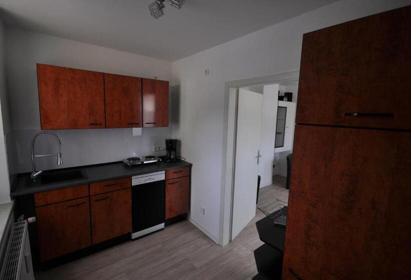 شقة غرفة واحدة, Gasthof Und Hotel Roter Hirsch