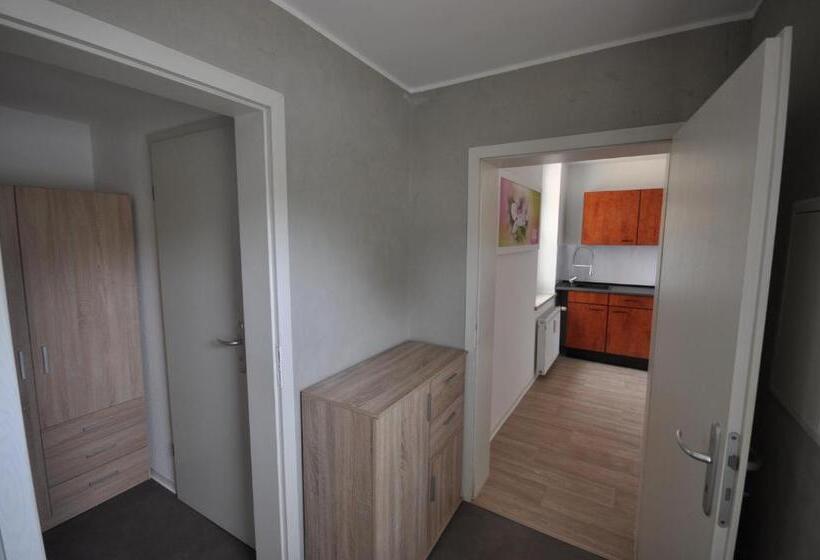 شقة غرفة واحدة, Gasthof Und Hotel Roter Hirsch