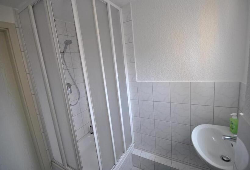 شقة غرفة واحدة, Gasthof Und Hotel Roter Hirsch