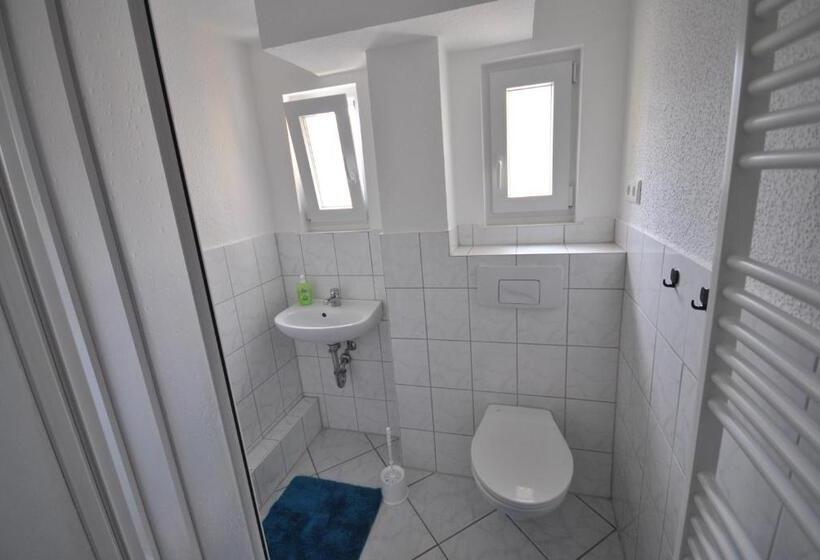 شقة غرفة واحدة, Gasthof Und Hotel Roter Hirsch