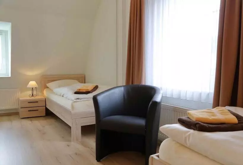 スタンダードルーム, Gasthof Und Hotel Roter Hirsch