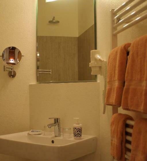 غرفة قياسية فردية, Schwarzer Adler Jever