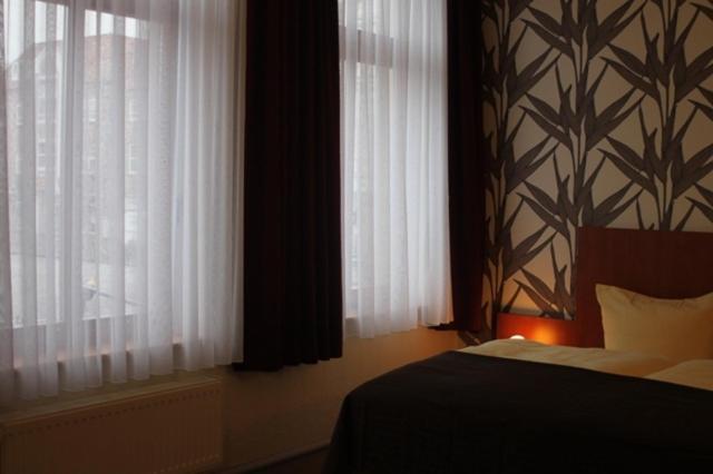 غرفة قياسية فردية, Schwarzer Adler Jever