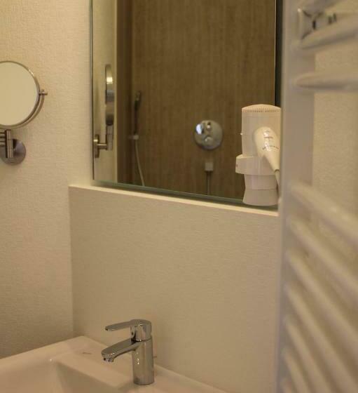 غرفة قياسية فردية, Schwarzer Adler Jever