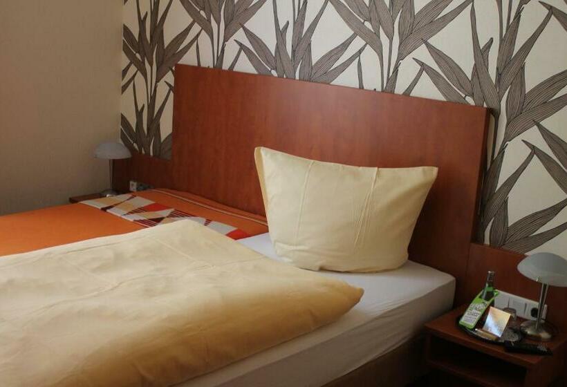 غرفة قياسية فردية, Schwarzer Adler Jever