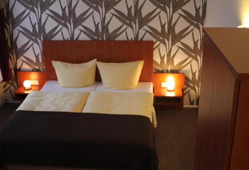 غرفة قياسية فردية, Schwarzer Adler Jever