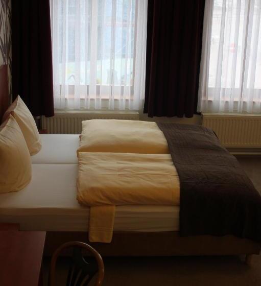 غرفة قياسية, Schwarzer Adler Jever