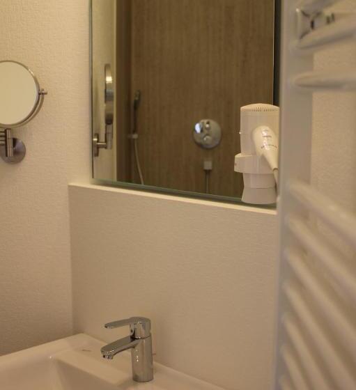 غرفة قياسية, Schwarzer Adler Jever