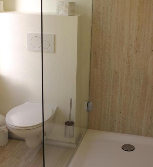 غرفة قياسية, Schwarzer Adler Jever