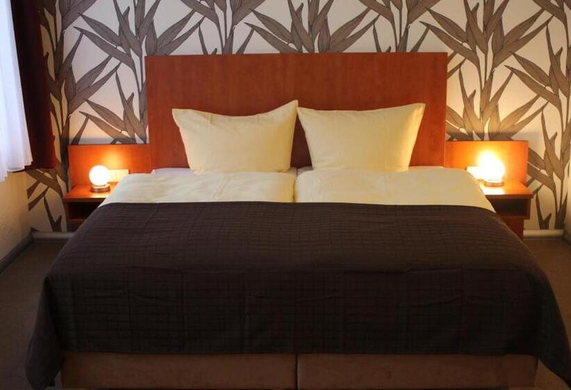 غرفة قياسية, Schwarzer Adler Jever