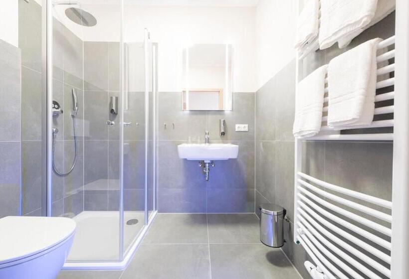 غرفة قياسية, Schwarzer Adler Jever