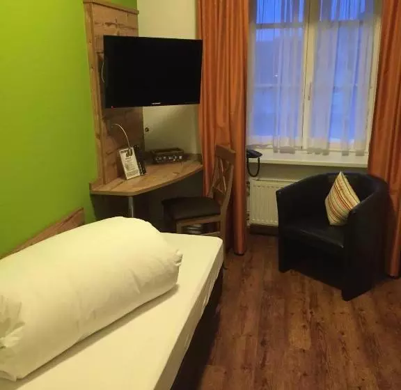 Standard Yhden Hengen Huone, Landgasthof Hotel Rebstock