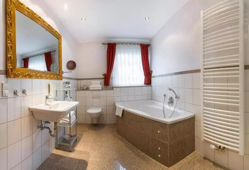 اتاق لوکس با بالکن, Romantik Hotel Rindenmühle