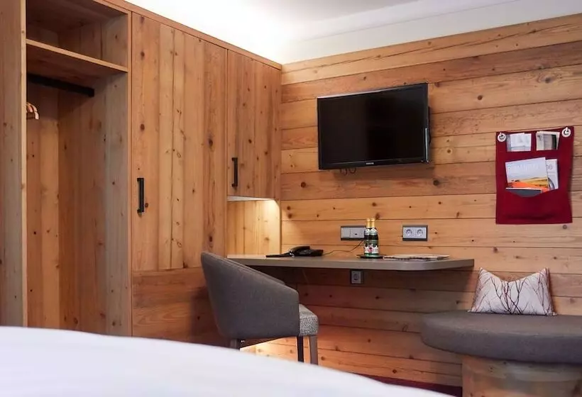 اتاق استاندارد یک نفره, Romantik Hotel Rindenmühle