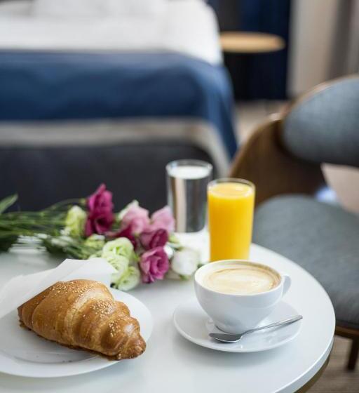 اتاق لوکس با تخت بزرگ, готель континент миколаїв