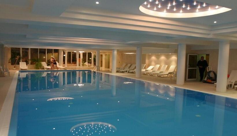 标准间, Ambasador Chojny