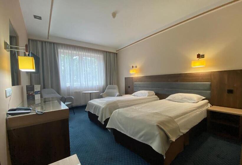 标准间, Ambasador Chojny