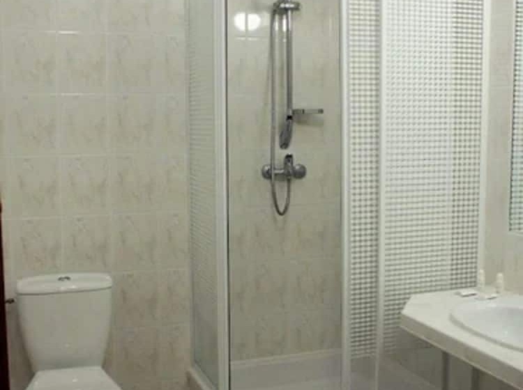 غرفة قياسية, Ambasador Chojny