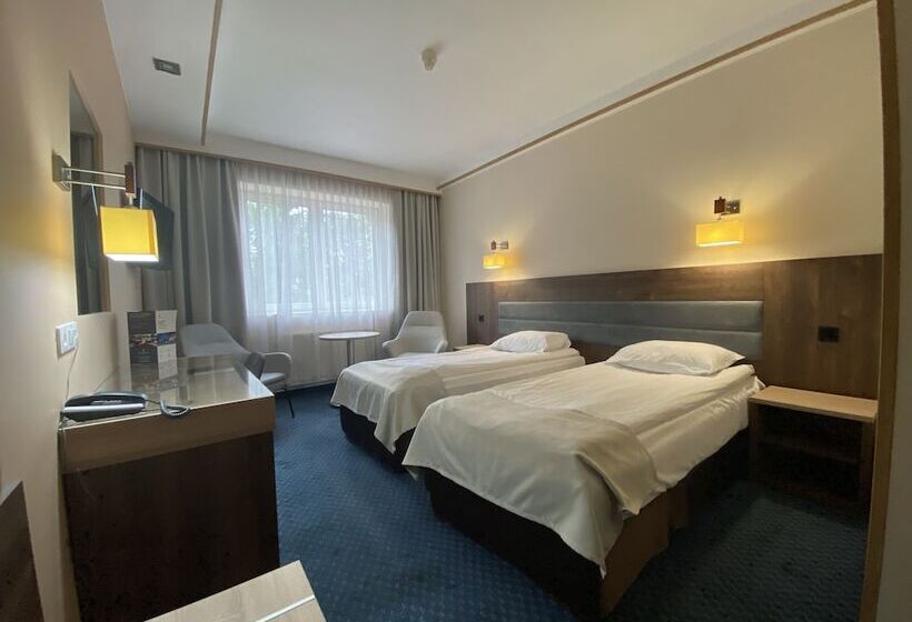 标准间, Ambasador Chojny